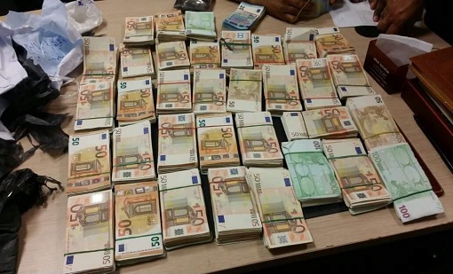 إيقاف زوجين مغربين يحاولان تهريب العملة الصعبة عبر معبر باب سبتة المحتلة